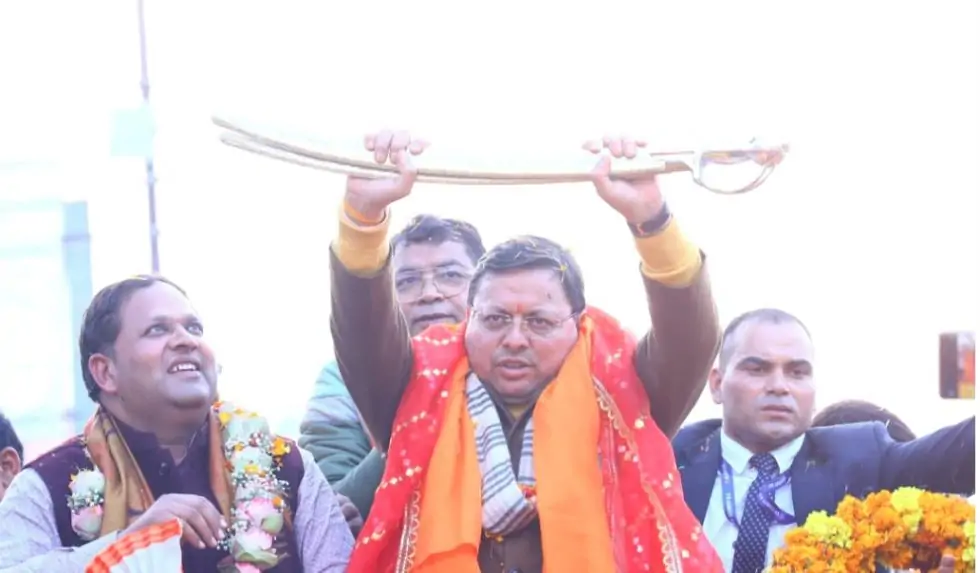रुद्रपुर में भाजपा प्रत्याशी के पक्ष में सीएम धामी ने रुद्रपुर में भाजपा प्रत्याशी के पक्ष में सीएम धामी ने किया रोड शो