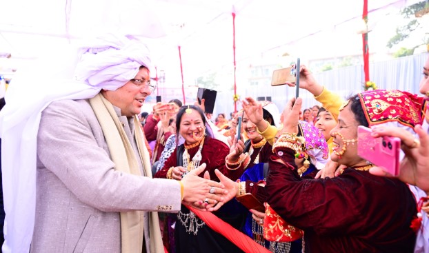 सीएम धामी ने बरेली में उत्तरायणी मेले का किया शुभारंभ सीएम धामी ने बरेली में उत्तरायणी मेले का किया शुभारंभ