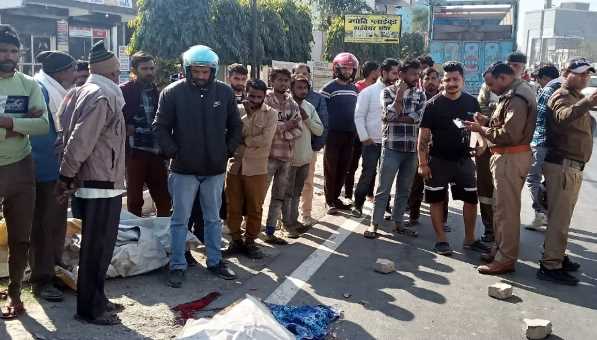 Horrible accident in Uttarakhand: Truck kept running, body parts got cut by tyres and scattered on the road; collected using broom
