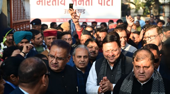 27 साल बाद देश की राजधानी से गैर भाजपा सरकारों 27 साल बाद देश की राजधानी से गैर भाजपा सरकारों की हुई विदाई – सीएम धामी