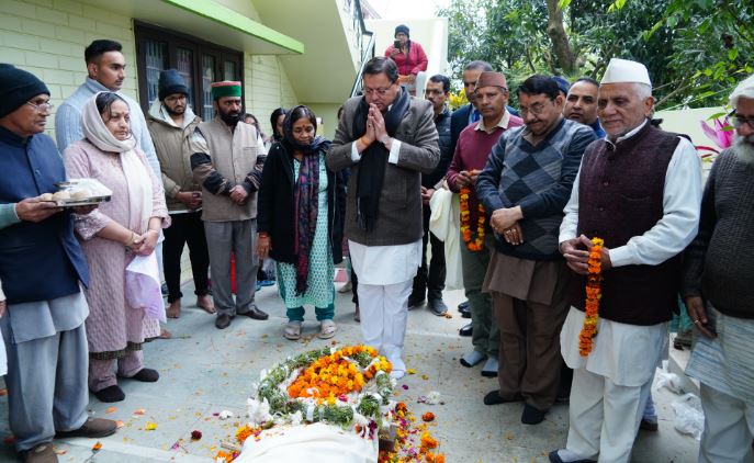 सीएम धामी ने पुष्पचक्र अर्पित कर स्व.बिमला बहुगुणा को दी सीएम धामी ने पुष्पचक्र अर्पित कर स्व.बिमला बहुगुणा को दी श्रद्धांजलि