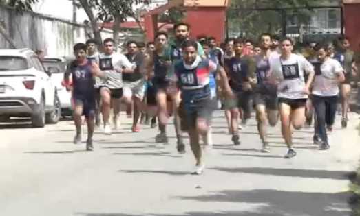 Youth panting in Uttarakhand Police Recruitment Exam, unable to run 3 km in 10 minutes, why has stamina decreased?