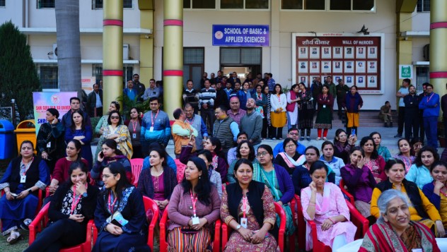 एसजीआरआरयू होली मिलन समारोह में उड़ा रंग गुलाल और जमकर हुई मस्ती