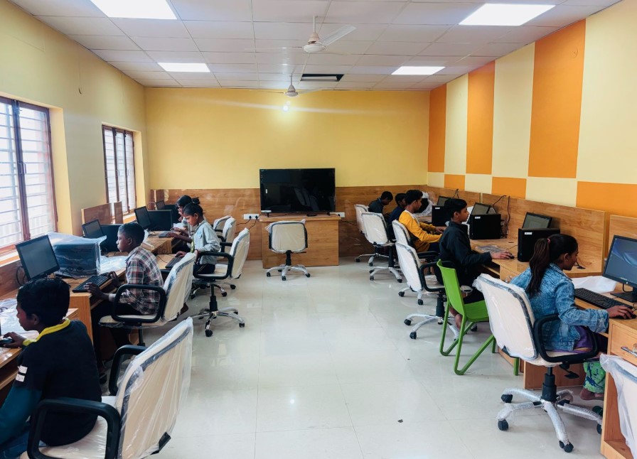 भिक्षावृत्ति से रेस्क्यू किए गए बच्चे सीख रहे कंप्यूटर व संगीत के सुर