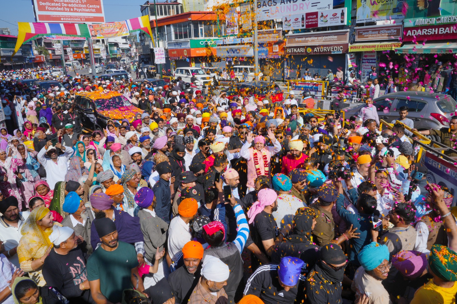 देहरादून :श्री झंडा जी मेला ऐतिहासिक नगर परिक्रमा में 25हजार