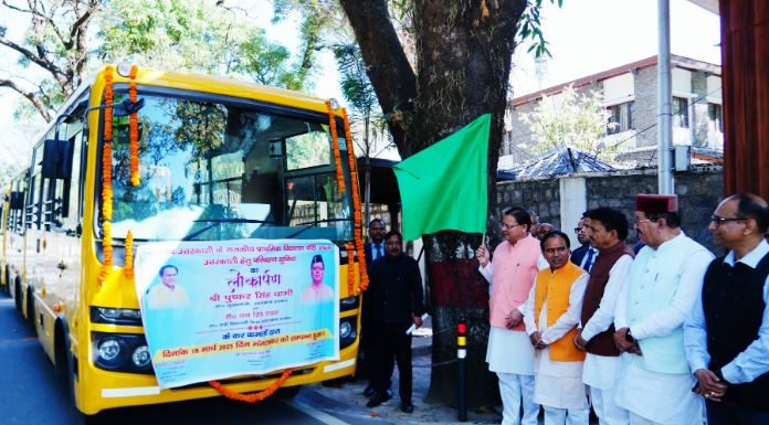 मुख्यमंत्री धामी ने कलस्टर विद्यालयों में परिवहन सुविधा के लिए 15 बसों का किया फ्लैग ऑफ