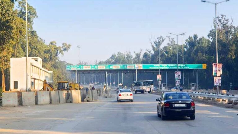 अब और महंगी होगी यात्रा-  एक मई से टोल प्लाजा पर बढ़ने जा रहा शुल्क 