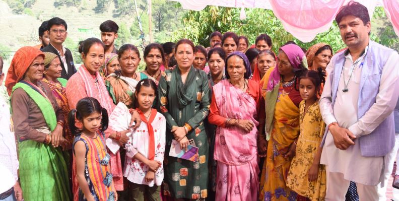 मंत्री रेखा आर्या ने विकास कार्यों के लिए दिए 15.5 लाख