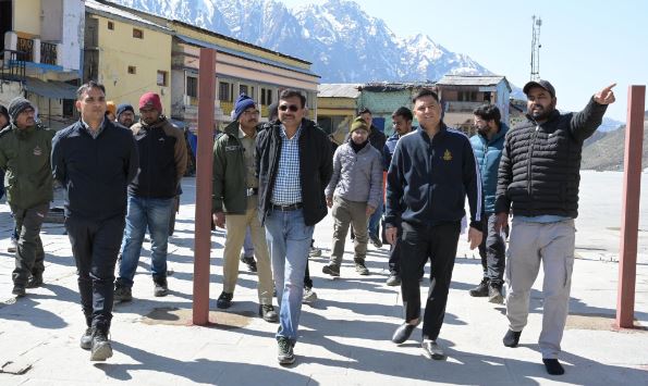 मुख्य सचिव आनंद बर्द्धन ने केदारनाथ यात्रा व्यवस्थाओं का लिया जायजा