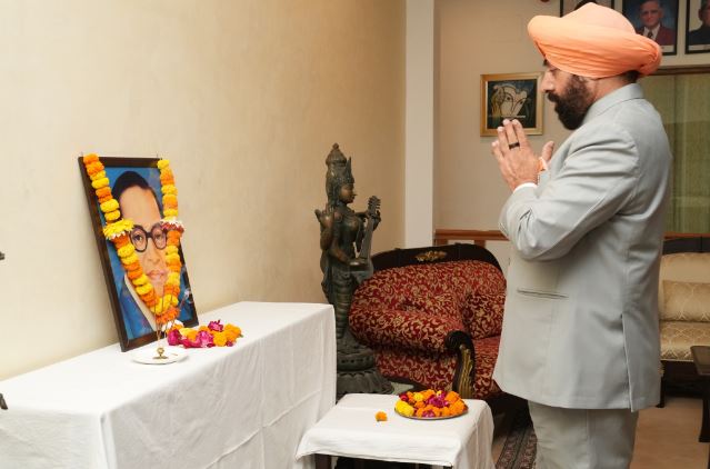 राज्यपाल ने डॉ. भीमराव आंबेडकर की जयंती पर श्रद्धासुमन अर्पित कर भावभीनी श्रद्धांजलि अर्पित की