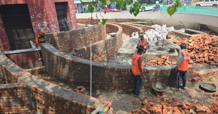 सीएम की प्ररेणा से शहर के प्रमुखतम चौक चौराहे, व घंटाघर आधुनिक परम्परागत सौन्दर्यीकरण की ओर