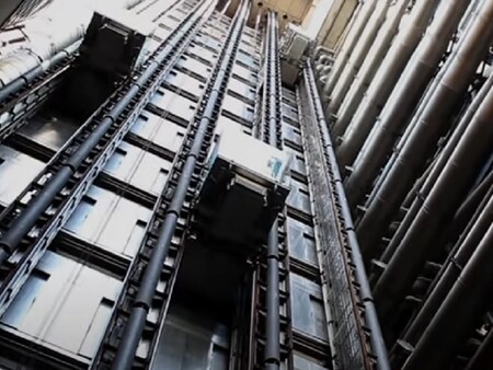 26वें फ्लोर से नीचे आते समय लिफ्ट में फंसी छह बच्चियां, मेंटेनेंस कर्मी को हिरासत में लेकर पूछताछ जारी 