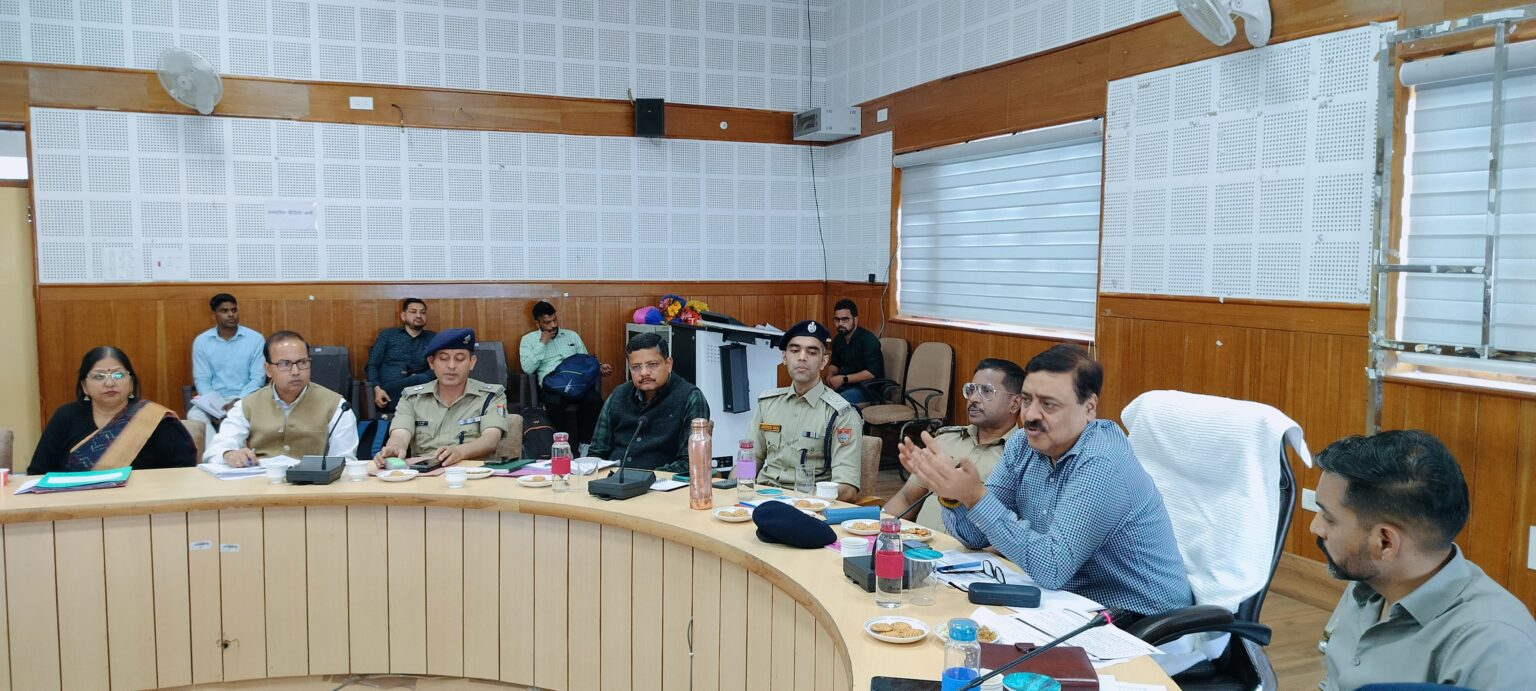 चारधाम यात्रा को अपने घर की यात्रा समझकर पूरी मेहतन व लगन से कार्य करें अधिकारी-आयुक्त