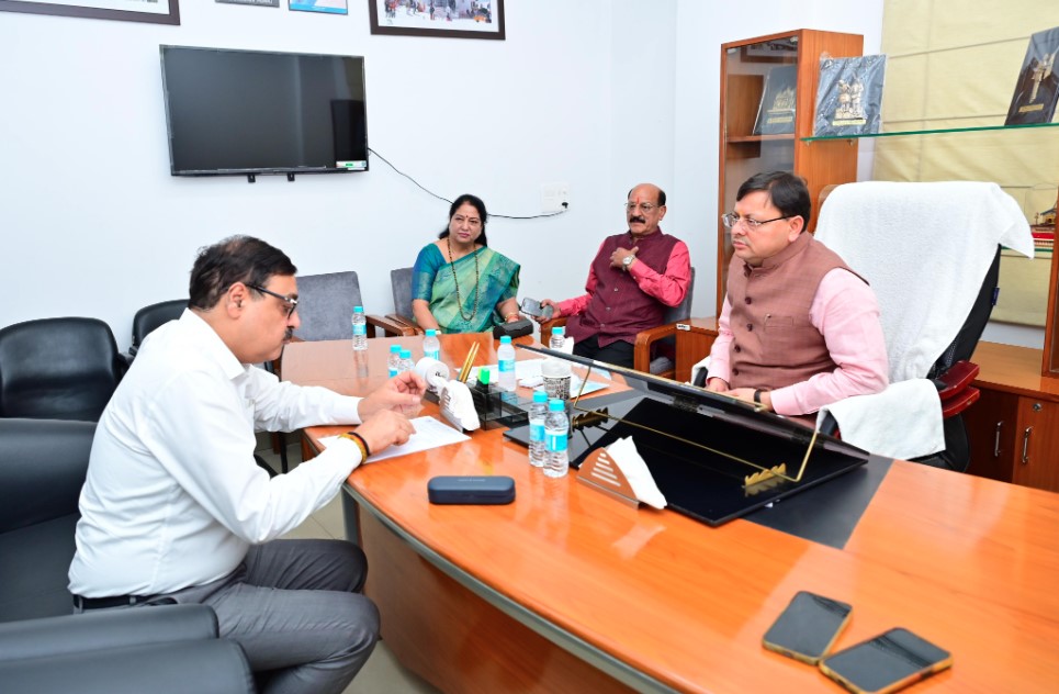 सीएम धामी ने चारधाम यात्रा ट्रांजिट कैंप का किया औचक निरीक्षण