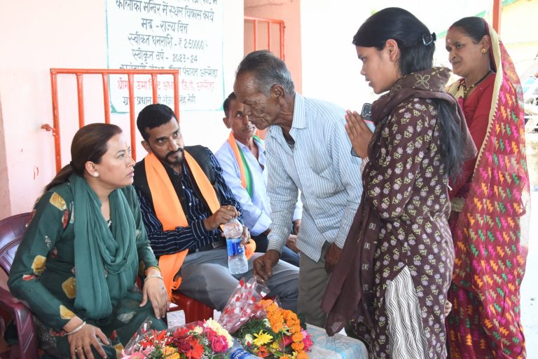 सोमेश्वर विधानसभा क्षेत्र के कई गांवों में की जनसुनवाई बैठक