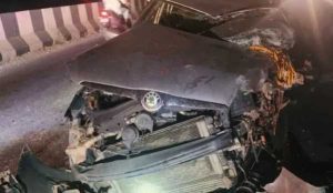 Car coming from Haryana to Haridwar collided with a divider, one dead, two injured