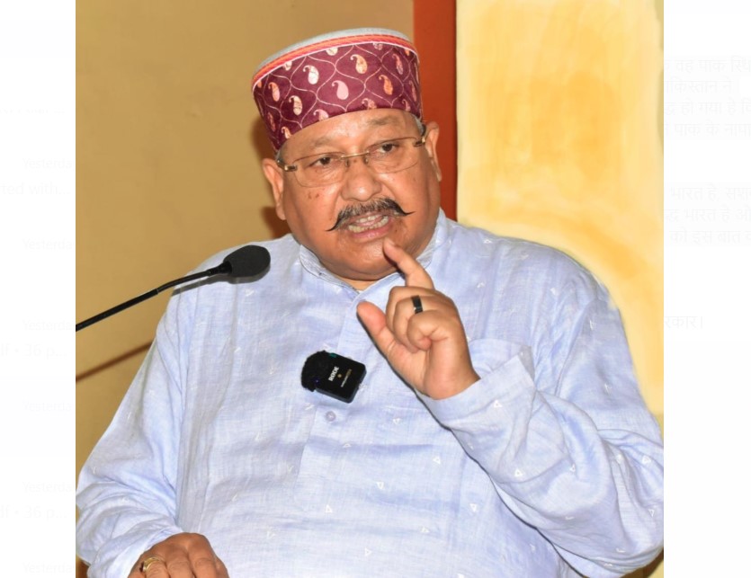 भारत से हारने की खुशी में मुनीर को पाक ने पहनाया हार- महाराज