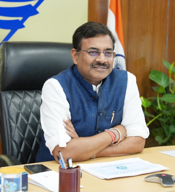 मुख्य सचिव आनंद बर्द्धन ने सिंचाई विभाग की चेक डैम योजनाओं की समीक्षा की