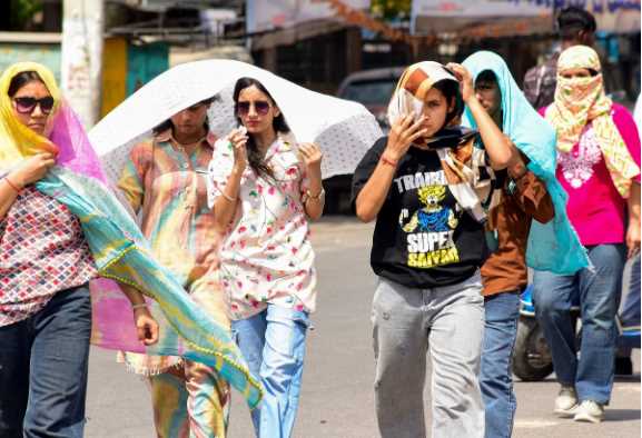 Uttarakhand Weather: उत्तराखंड के मैदानी शहरों में पारा 40 के