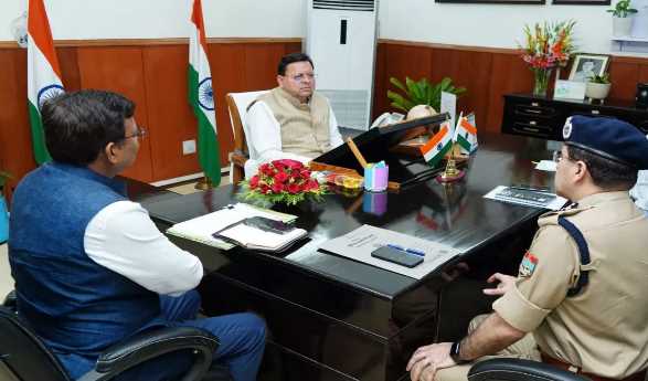 उत्तराखंड के सीएम धामी ने बुलाई बैठक, लोगों की सुरक्षा Uttarakhand CM Dhami called a meeting, gave these instructions to the officials for the safety of the people