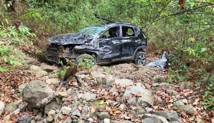 उत्तराखंड में भीषण सड़क हादसा: गहरी खाई में गिरी कार,