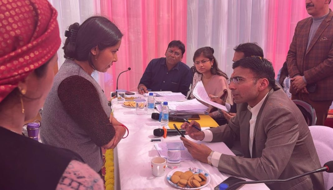 “ग्रामीणों के लिए एक और पहल, चकराता में आयोजित किया “ग्रामीणों के लिए एक और पहल, चकराता में आयोजित किया जाएगा बहुउद्देशीय शिविर”