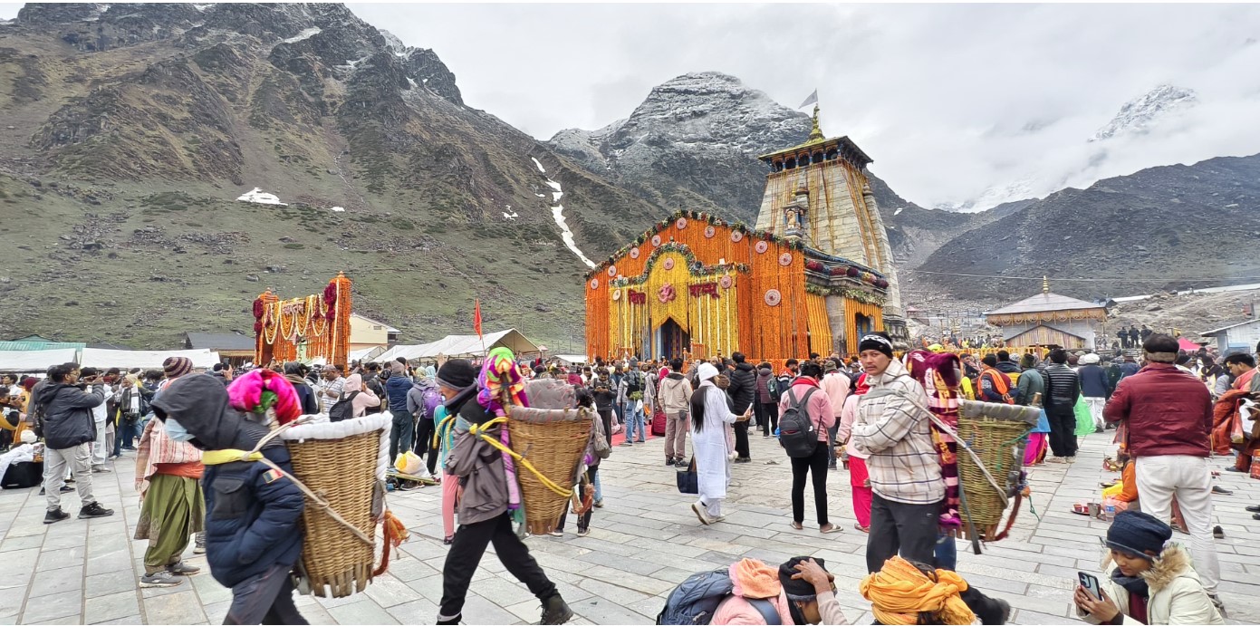 चार दिनों में बाबा केदार के दर्शनार्थियों की संख्या पहुँची 1 लाख के पार