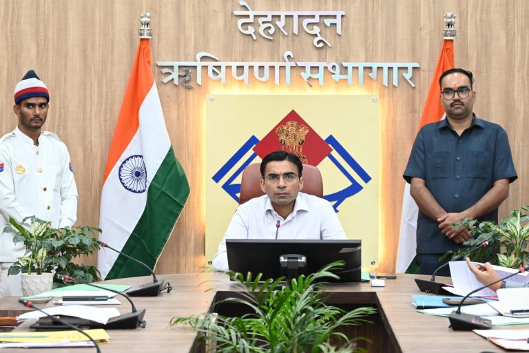 डीएम की दो टूकः युद्धस्तर पर हो पेयजल समस्या का