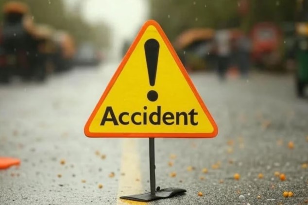 दिल्ली से उत्तराखंड आ रहे टूरिस्टों की कार पौड़ी में