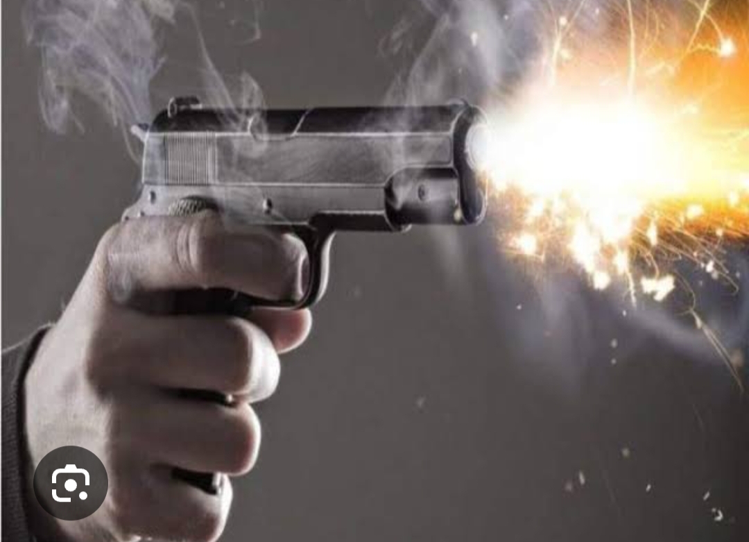 देहरादून ब्रेकिंग :घर की छत पर बैठकर पार्टी कर रहे