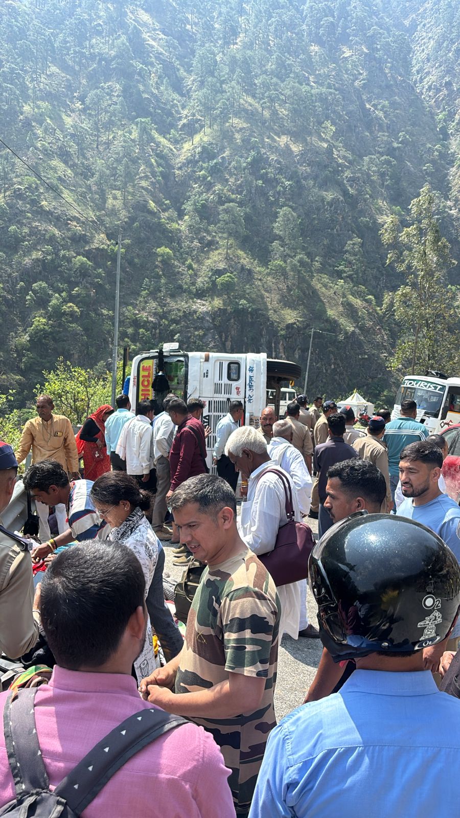 बिग ब्रेकिंग :गंगोत्री राष्ट्रीय राजमार्ग पर मध्यप्रदेश के यात्रियों को