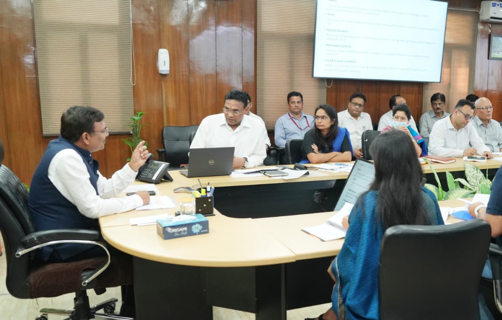 मुख्य सचिव आनंद बर्द्धन ने स्वास्थ्य विभाग की समीक्षा बैठक मुख्य सचिव आनंद बर्द्धन ने स्वास्थ्य विभाग की समीक्षा बैठक में जिला अस्पतालों को सशक्त बनाने के दिए निर्देश