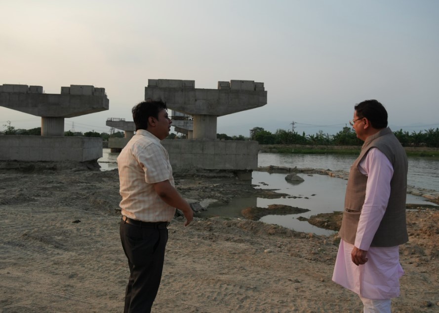 मुख्यमंत्री धामी ने किया भारत-नेपाल सीमा पर निर्माणाधीन मार्ग का मुख्यमंत्री धामी ने किया भारत-नेपाल सीमा पर निर्माणाधीन मार्ग का निरीक्षण