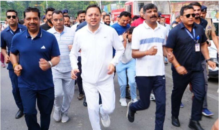 मुख्यमंत्री ने मैराथन को दिखाई हरी झंडी, खुद भी दौड़कर
