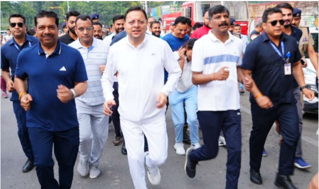 मुख्यमंत्री ने मैराथन को दिखाई हरी झंडी, खुद भी दौड़कर