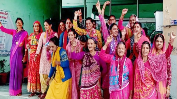 Women's warning to Uttarakhand government! Said- 'If a liquor bar is opened on the highway, we will boycott panchayat elections'