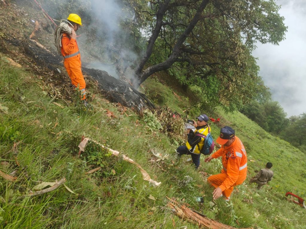 श्री बदरीनाथ – केदारनाथ मंदिर समिति कर्मचारी संघ ने केदारनाथ हैलीकॉप्टर दुर्घटना एवं अहमदाबाद विमान दुर्घटना के दिवंगतों को श्रद्धांजलि दी।