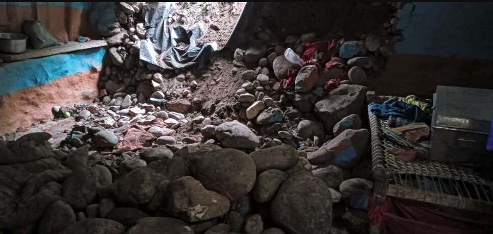 उत्तरकाशी में दर्दनाक हादसा, दीवार गिरने से एक ही परिवार के चार लोगों की मौत
