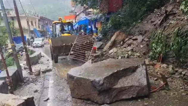 Rain wreaks havoc in Uttarakhand, Badrinath-Kedarnath highway closed due to landslide, devotees stranded at many places