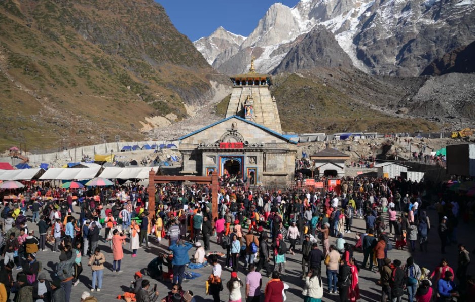 एक महीने में श्री केदारनाथ धाम यात्रा में लगभग 200 करोड़ का कारोबार