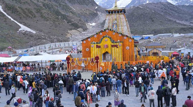 Kedarnath Yatra generates 200 crore business in one month, good income from heli service, horse mule operation