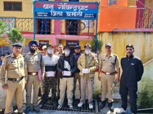 जनपद चमोली :फूलों की घाटी में घूमने आये पर्यटकों से