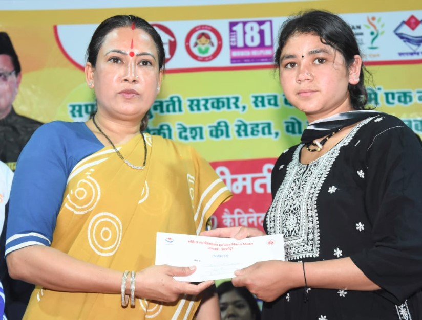 मंत्री रेखा आर्या ने नवनियुक्त कार्यकत्रियों और सहायिकाओं को दिए नियुक्ति पत्र