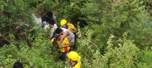 मसूरी मार्ग पर मैगी प्वाइंट के पास खाई में गिरी