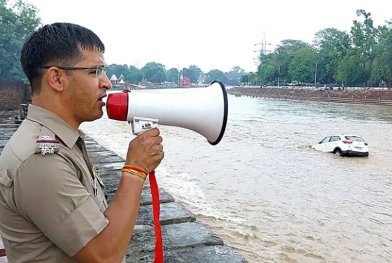 Heavy rain wreaking havoc in Uttarakhand, 2 Air Force personnel drowned, 9 people missing in landslide