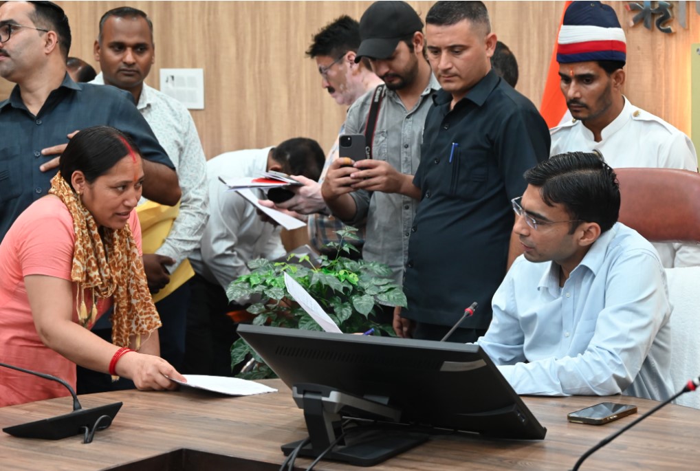 भूमि फर्जीवाड़ा पर डीएम सख्त, पीड़िता को दिलाया न्याय – दोषियों पर होगी क्रिमिनल कार्रवाई