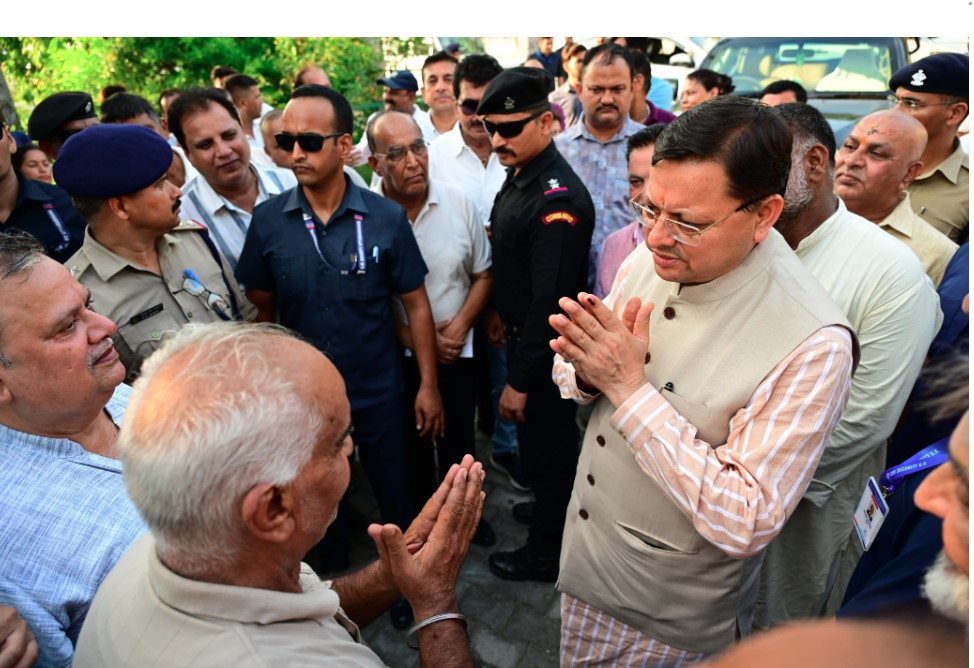 मुख्यमंत्री धामी ने खटीमा में जनता से मुलाकात कर सुनी उनकी समस्याएं