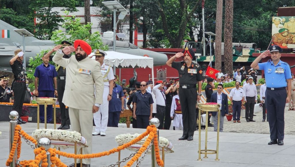 राज्यपाल गुरमीत सिंह ने वीर शहीदों को दी श्रद्धांजलि