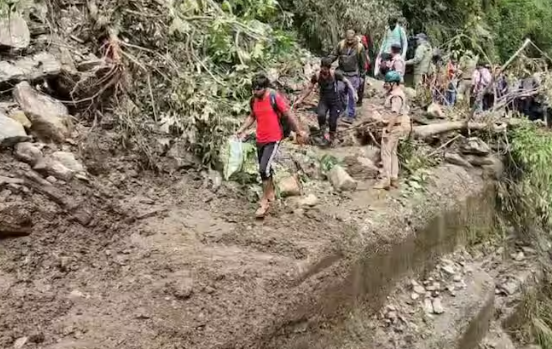 Uttarakhand Landslide: Heavy rain wreaks havoc in Uttarakhand, landslide on Kedarnath Yatra route, devotees stranded