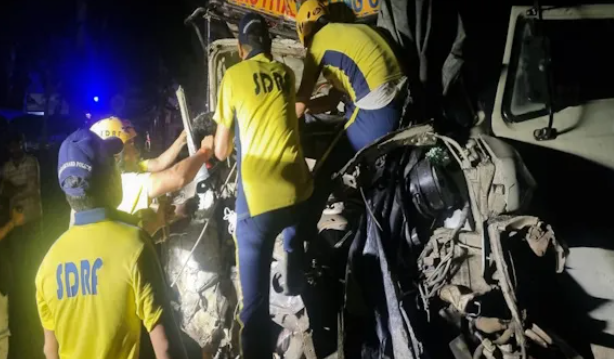 Tragic accident in Rishikesh, Uttarakhand, two died in fire after collision between truck and trolley